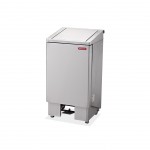 98. Poubelles à pédale de 60 litres ou 120 litres